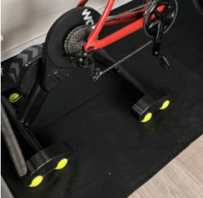 Piedini oscillanti con palle da tennis Wahoo Kick Core v2 o Zwift Hub