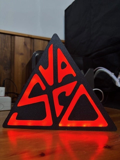 Lampada LED Triangolare Vasco 3D - Blasco Rossi Stampa 3D Artigianale