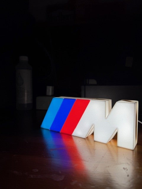 Lampada BMW M - Il Simbolo della Performance che Illumina la Tua Passione