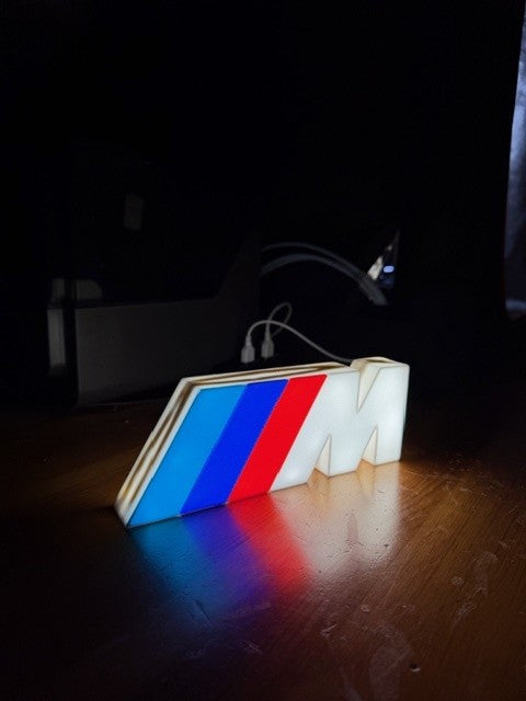 Lampada BMW M - Il Simbolo della Performance che Illumina la Tua Passione