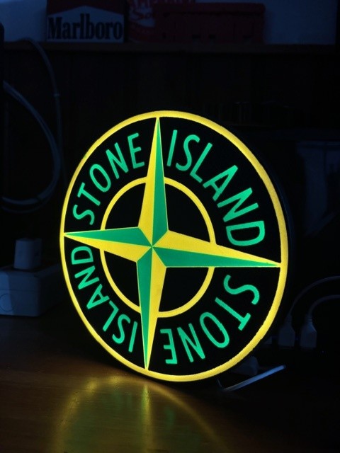 Lampada Logo Stone Island - Design Esclusivo Stampato in 3D