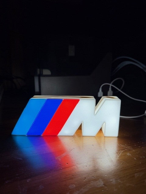 Lampada BMW M - Il Simbolo della Performance che Illumina la Tua Passione