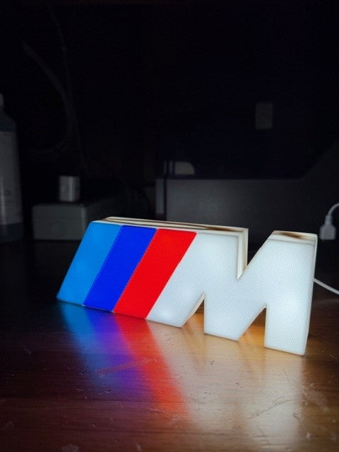 Lampada BMW M - Il Simbolo della Performance che Illumina la Tua Passione