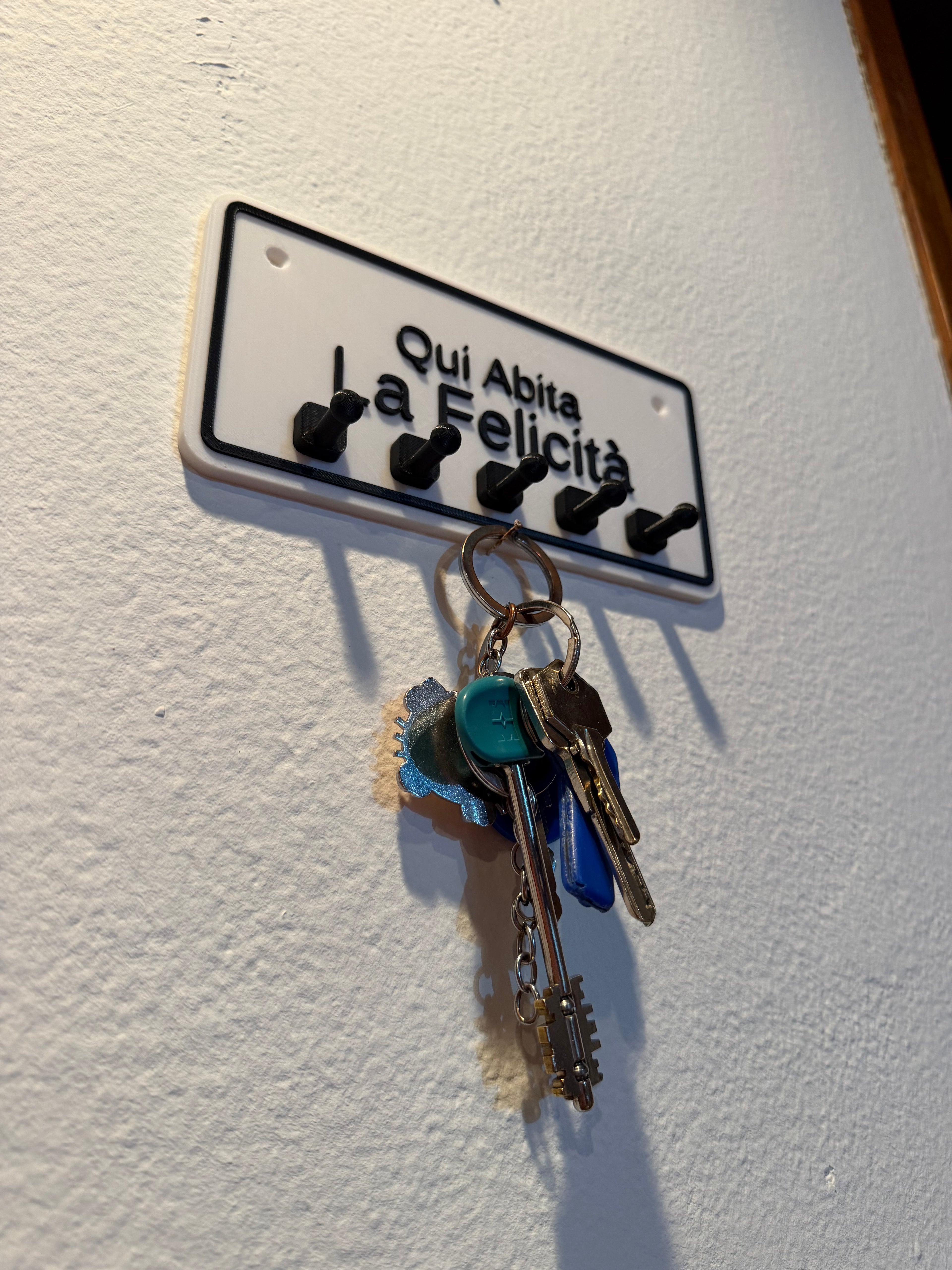 Appendichiavi da Muro Personalizzabile – Qui Abita la Felicità