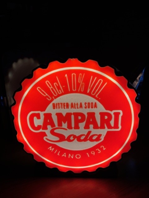 Lampada Tappo Campari - L'Aperitivo Italiano che Illumina le Tue Serate