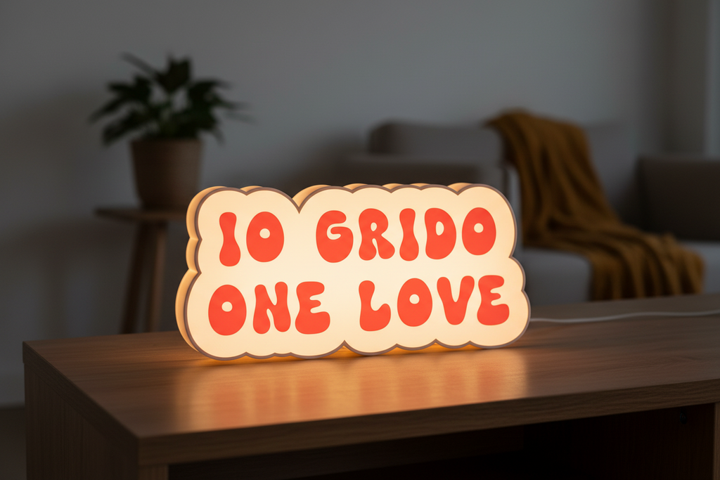 Lampada IO GRIDO ONE LOVE illuminata